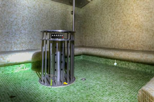 逃出废弃的桑拿旅社