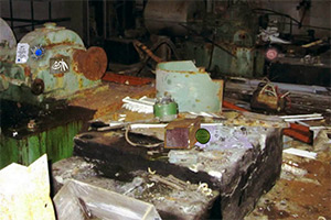 废弃生锈工厂逃脱