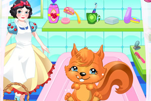 白雪公主照顾小松鼠