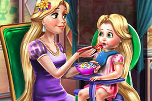 长发公主给宝贝喂食