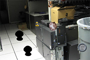 废弃电脑室逃脱