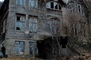 废弃的古老山丘逃脱