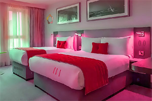 逃出现代粉红房间