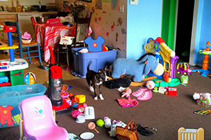 凌乱的儿童房找物品