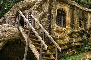 逃离黄金森林洞穴