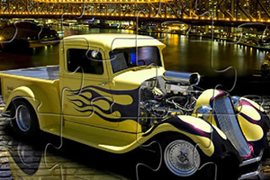 黄色旧式运输车