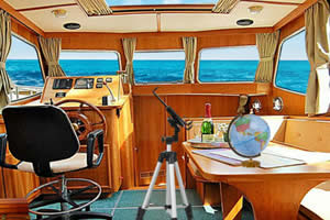 逃离超豪华游艇