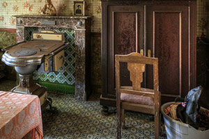 逃离被遗弃的古宅