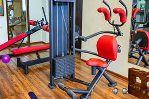 逃离无人的健身房