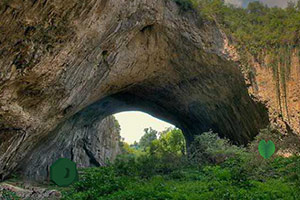 逃离神秘的洞穴