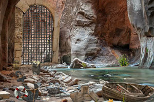 逃离神秘大峡谷