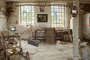 逃离废弃的大厦