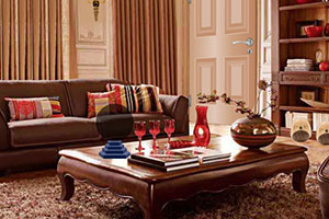 逃离古老的房屋