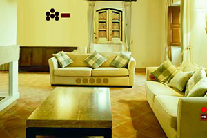 逃离漂亮黄色调房间