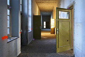 逃离荒废庇护所