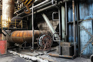 逃离废弃铁路工厂