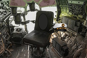 逃离残破的机舱