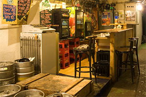 逃离货物堆放间