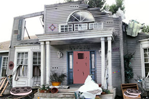 逃离破损的房子