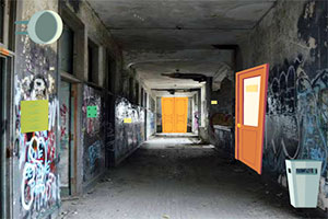 废弃学校走廊逃生