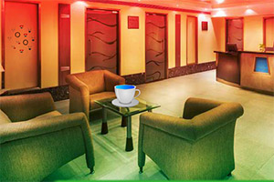 逃离酒店派对现场